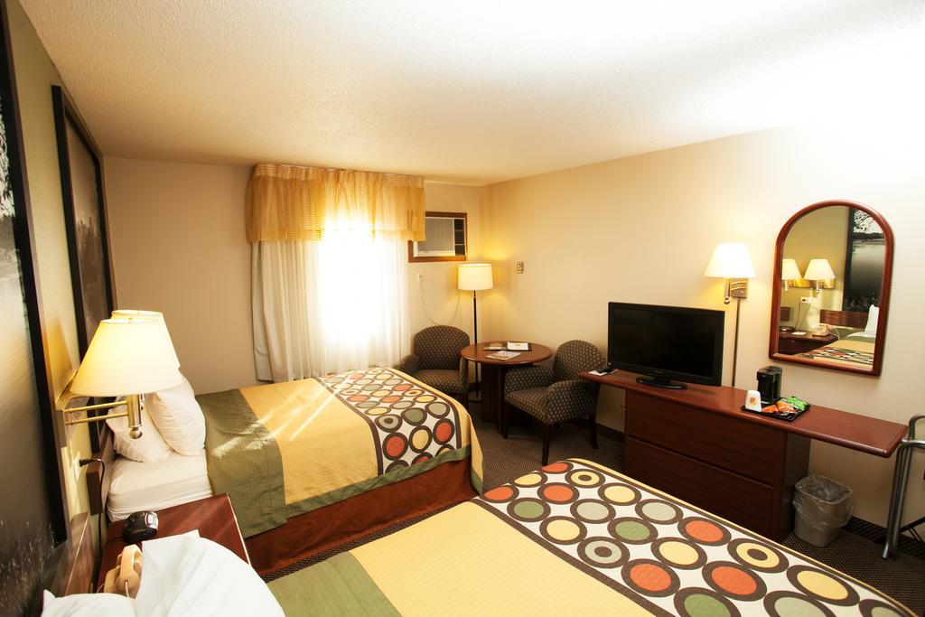 Hotel Super 8 By Wyndham Fairmont Exterior foto